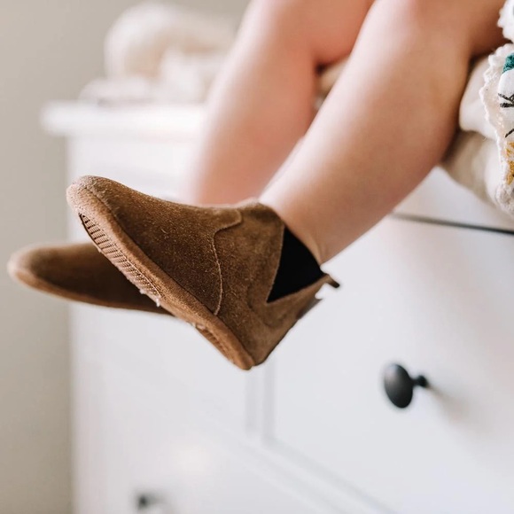 Brown Suede Chelsea Baby Boots Size 4 - Picture 4 of 11